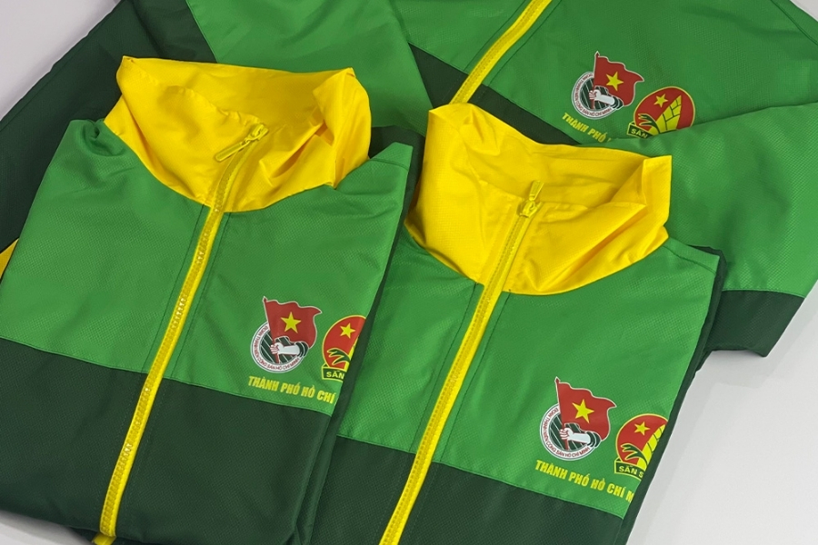 Giá may đồng phục giá rẻ quận 10 tại IDOO có cạnh tranh không?