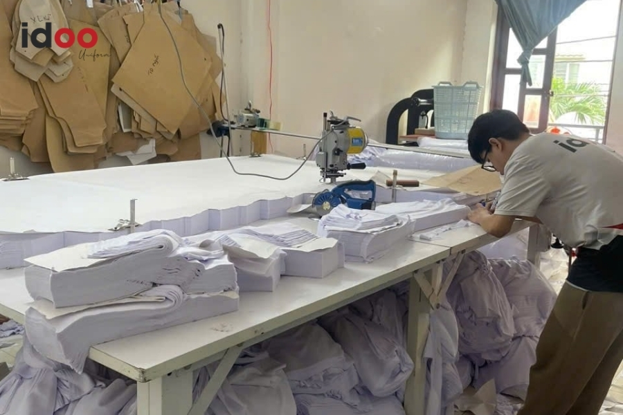 Quy trình đặt may áo thun cổ trụ tại IDOO Uniform